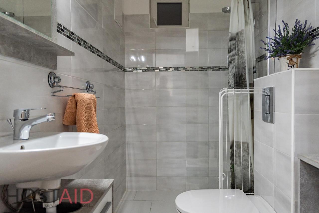 B17 Apartment - Hostaid Budapest Ngoại thất bức ảnh